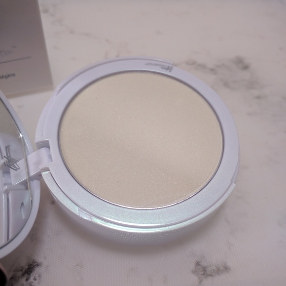 It Cosmetics Bye Bye Pores Illumination Powder - Picture 5 of 5